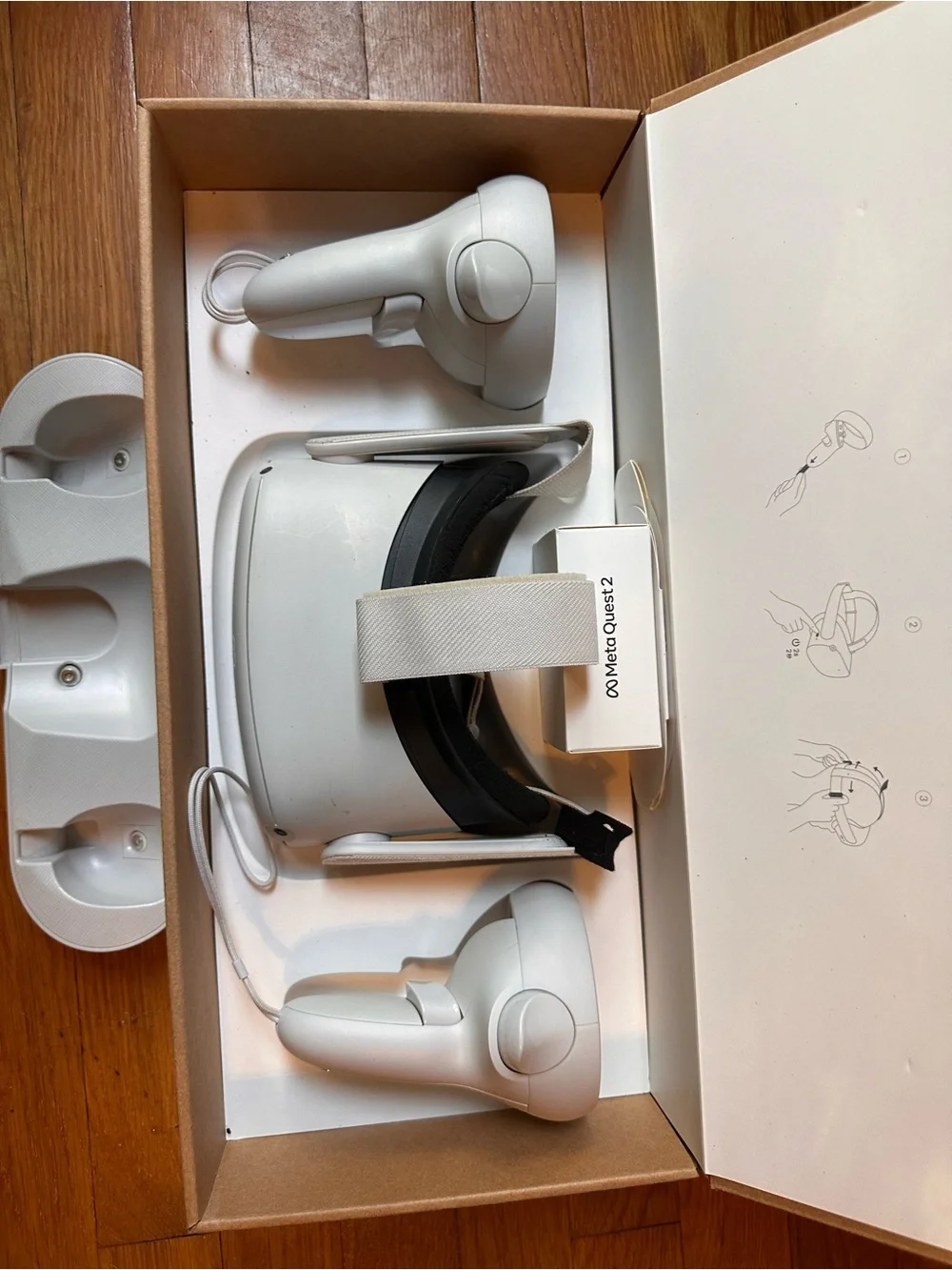 Meta Quest 2 VR Set AND Wireless Charging Dock in White